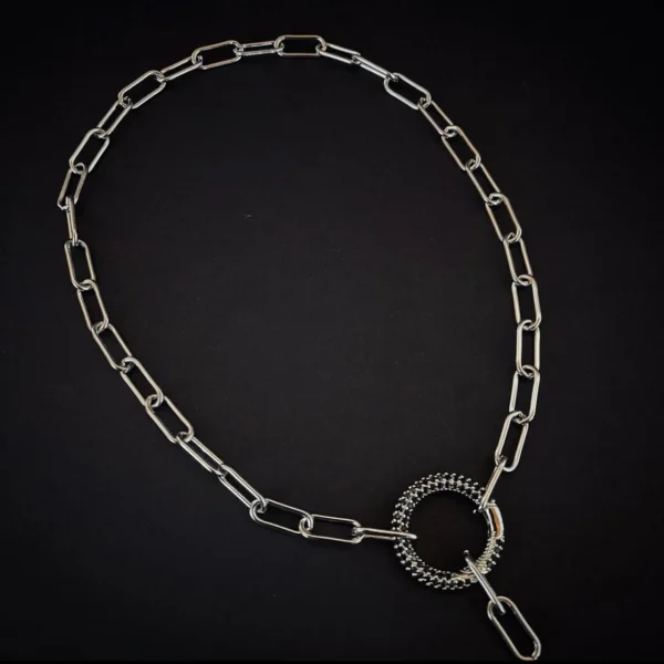 Collana girocollo con moschettone e zirconi neri