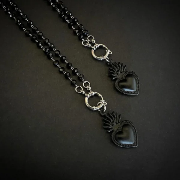 Collana girocollo sacro cuore nero