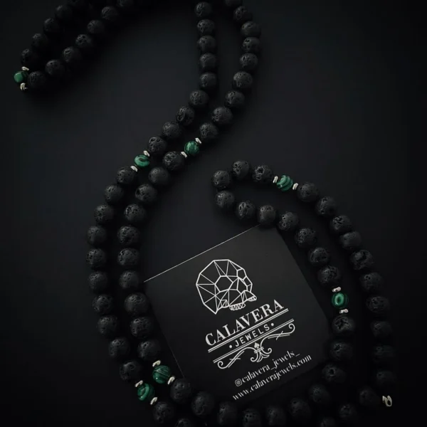 Collana lunga uomo pietra lavica e perline verdi