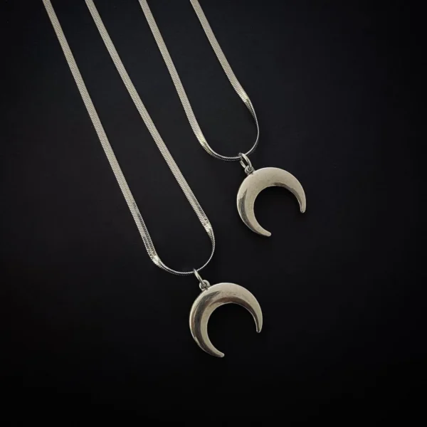 Collana Snake con ciondolo mezzaluna